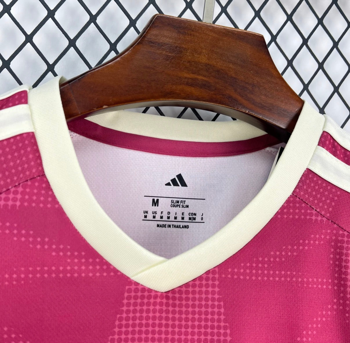Troisième maillot du réal Madrid  26/27